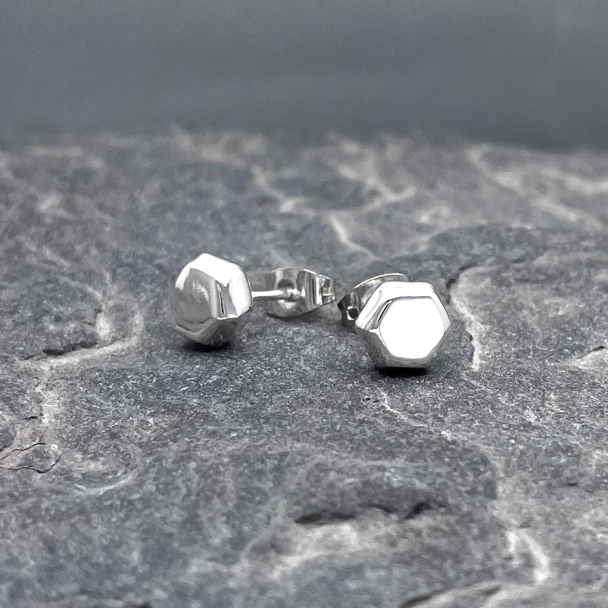 Piccoli – Tiny Sculpted Hexagon Silver Earrings – Stud